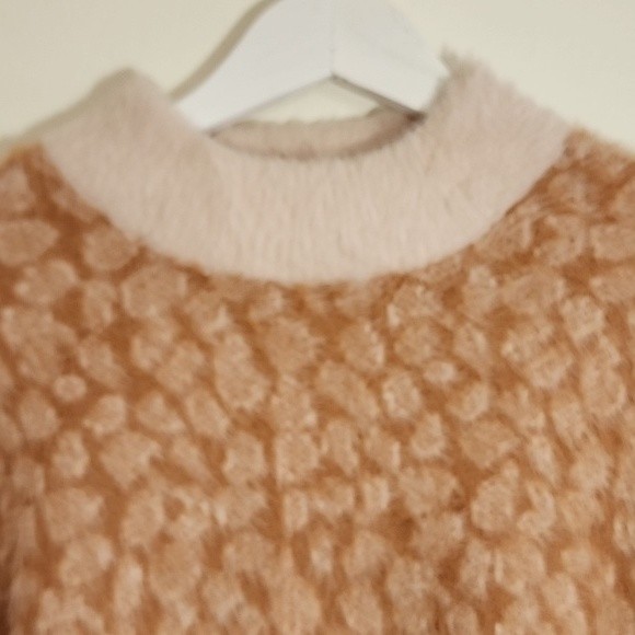 Listicle faux fur cheetah print sweater size M - Picture 3 of 9